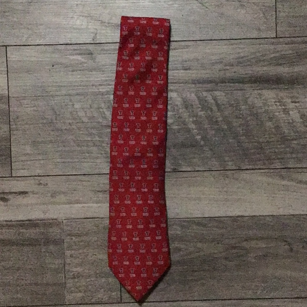 1964 Tabor Academy Vineyard Vines red tie